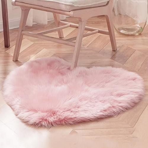 tappeto peloso salotto cuore rosa